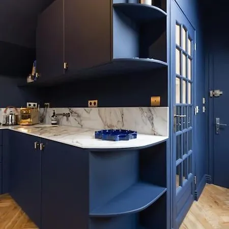Midnight - Marais Apartment *