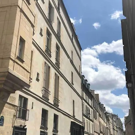 Midnight - Marais Apartment *