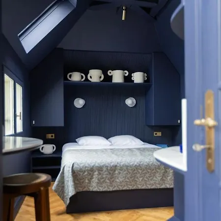 Midnight - Marais Apartment