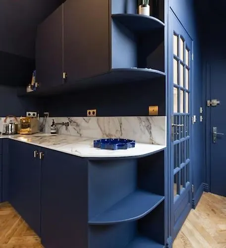 Midnight - Marais Apartment *