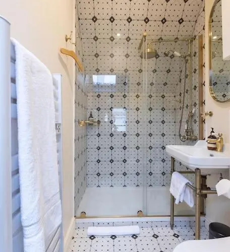 Midnight - Marais Apartment *