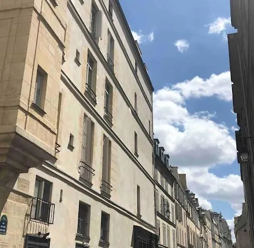 Midnight - Marais Apartment *