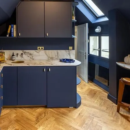 Midnight - Marais * Παρίσι