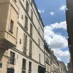 Midnight - Marais Apartment *